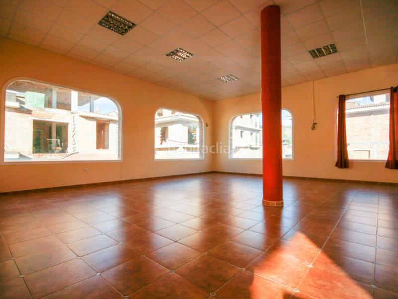 Foto abbbc3c8-cd18-4e7c-a91b-ed253f44a25b. Local commercial dans Guaro