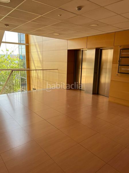Foto 60d3ecb3-817f-4755-95fd-1191e8da05ed. Rent office space in carretera de sant cugat 63 in Rubí