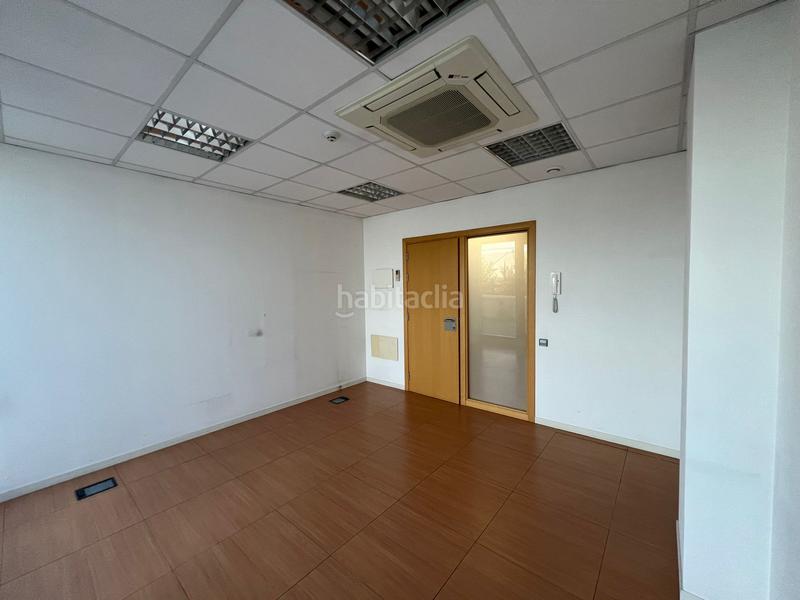 Foto c440ab2c-855d-47bf-abbc-996805729b79. Rent office space in carretera de sant cugat 63 in Rubí