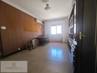 Appartement à Baix Guinardó. Se vende amplio piso en el guinardó
