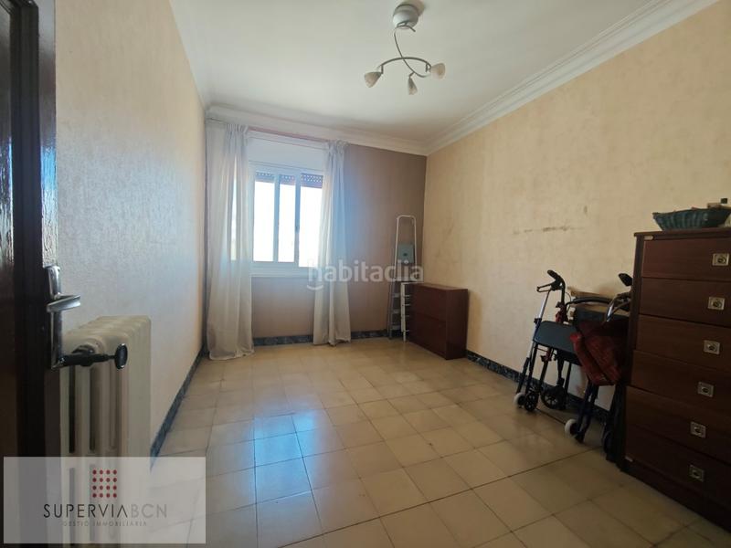 Foto d8f3b23f-d9f5-426d-a4d8-a036fa1ed1bf. Piso se vende amplio piso en el guinardó en Baix Guinardó Barcelona