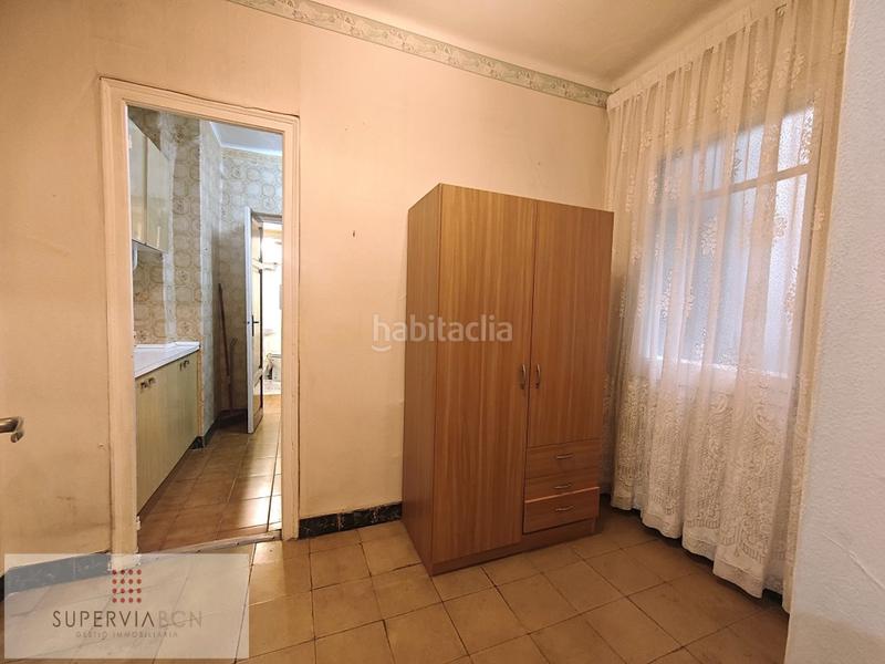 Foto f4f98b3c-2c0e-4352-aefd-17e7faaab2dc. Piso se vende amplio piso en el guinardó en Baix Guinardó Barcelona