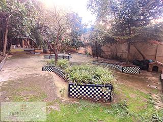 Appartement à Can Baró. Magnifica planta baja independiente en casa regia con jardín