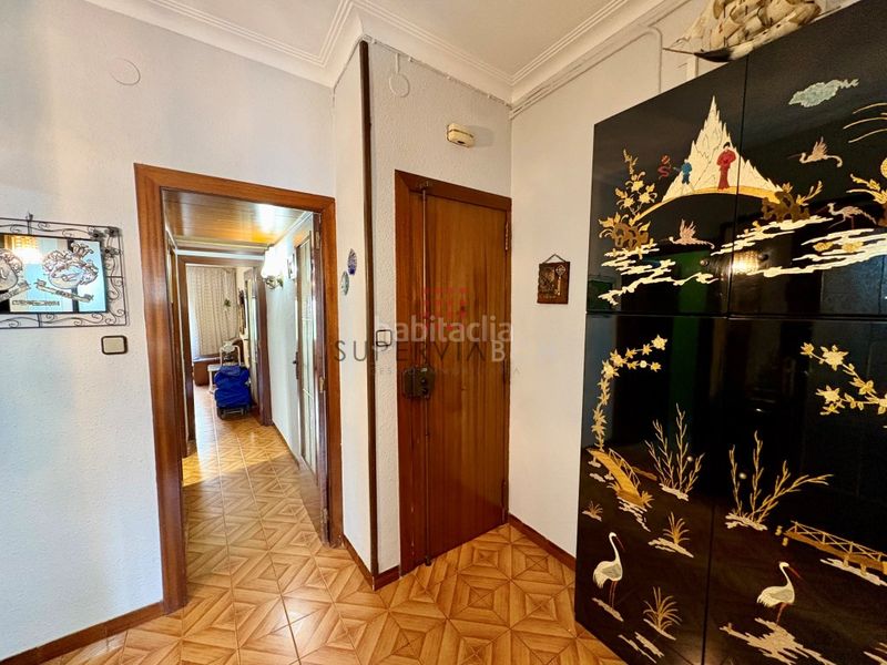 Foto b6b123fd-71ac-40e8-a325-9c7672f52ef0. Pis a Sagrada Família Barcelona