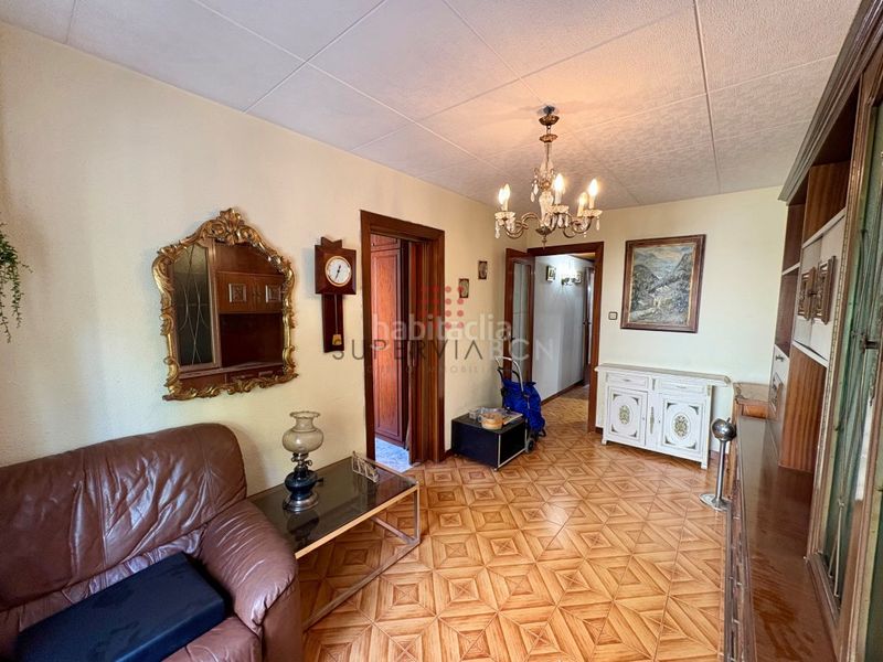 Foto ce0cc512-3915-4459-b85e-bdd2229fe322. Pis a Sagrada Família Barcelona