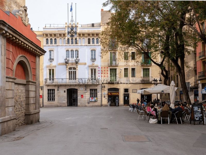 Foto b66bffb0-f3fb-4c24-8f6f-50f136d56a07. Edificio majestuosa casa y solar edificable en Vila de Gràcia en Barcelona