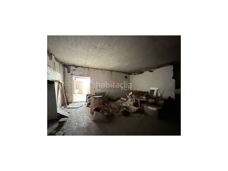 Foto bb8dcc1d-e831-4441-a5e6-bdac0f1970d3. Edifici a Olot