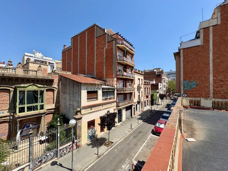 Foto 481d0088-309b-4730-885e-de08f46f9e83. Casa a Vila de Gràcia Barcelona