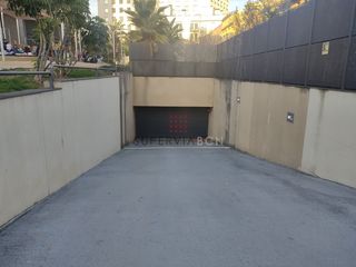 Autoparkplatz in Barri de les Corts. Plaza de parking en les corts