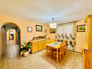 Maison jumelée à Calle moreto 34. Tu posada centenaria con rentabilidad extraordinaria.