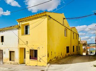 Casa pareada en Calle moreto 34. Tu posada centenaria con rentabilidad extraordinaria.