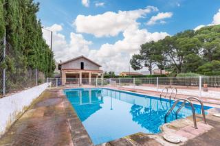 Chalet  Polígono poligono 27. Vive donde el campo te abraza y tu alma se relaja.