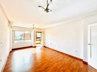 Miete Etagenwohnung in Calle redes, de las 13. Tu nueva vida junto al mar, lista para entrar.