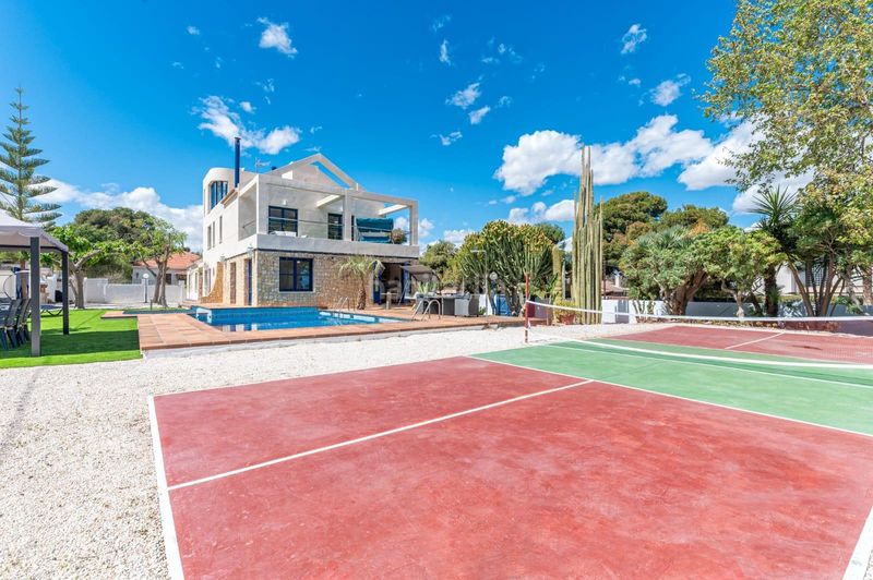 Foto 3178895d-4e63-4c22-83a6-f56be408d736. Chalet exquisita vivienda con detalles de ensueño !!! en Alicante