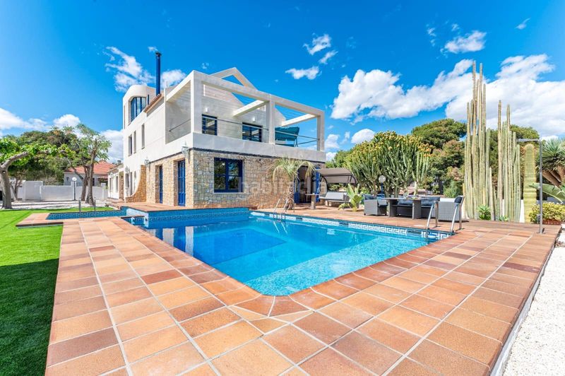 Foto b4e36aa5-6e70-4339-9d46-fd22bcde510f. Chalet exquisita vivienda con detalles de ensueño !!! en Alicante