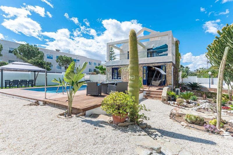 Foto cb90fa5f-8ef0-48bc-93c3-750a648c5029. Chalet exquisita vivienda con detalles de ensueño !!! en Alicante