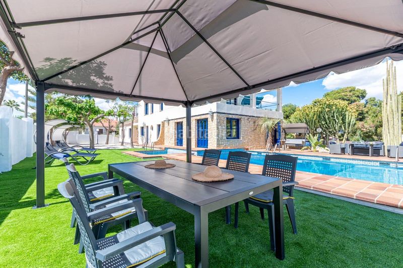 Foto e68fceb1-c501-47f2-8e10-61bf01839349. Chalet exquisita vivienda con detalles de ensueño !!! en Alicante