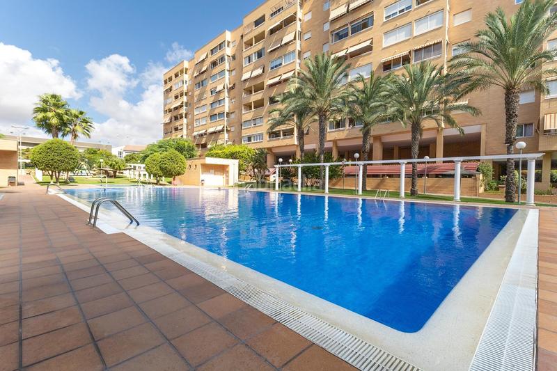 Foto a4ff42b4-3d09-46e3-a510-fb2d58dd317d. Appartement avec parking piscine dans Babel Alicante