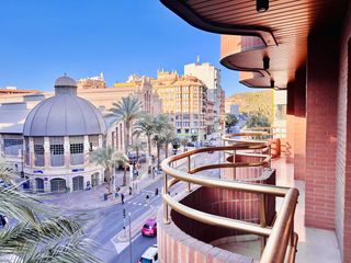 Lloguer Pis a Avenida alfonso el sabio 13. Vive en el corazón de alicante! elegante piso frente al mercado
