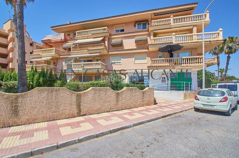 Foto 6d25a94b-cc87-45ce-afad-2eda93c14c72. Pis amb calefacció aparcament piscina a Campello Playa Campello (el)