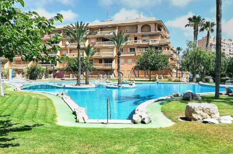 Foto f6db9830-a269-453b-b38e-922d7eecb186. Pis amb calefacció aparcament piscina a Campello Playa Campello (el)