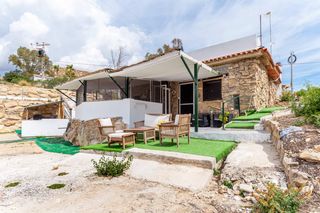 Masía  Calle del romani 4. Carácter rústico junto al mar, tu chalet para reinventar.
