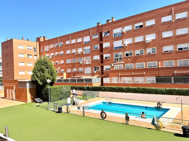 Foto cd2f272f-f502-489d-89c5-f00921bb0df9. Pis amb calefacció aparcament piscina a Parla este Parla