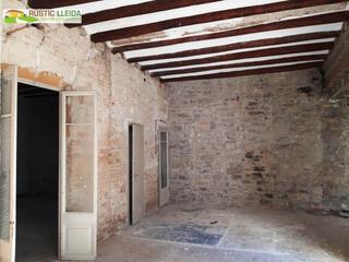 Lloguer Local Comercial a Tàrrega. Local comercial de unos 117 m2 con jardin de unos 73 m2, en tàrr