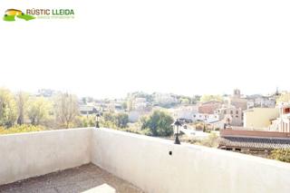 Casa a Santa Coloma de Queralt. Casa de unos 361 m2 con jardin, en el municipio de les piles.