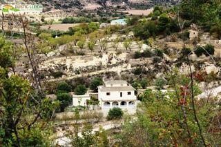 Xalet a Guimerà. Masía de unos 238 m2 con terreno de unos 8.900 m2 en los alreded