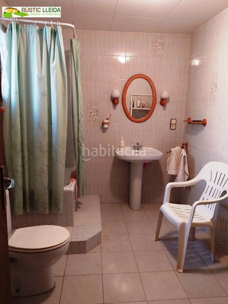 Foto b7c7999e-f046-4835-b76e-1c1c765fbf99. Casa amplia casa con terraza . en Arbeca