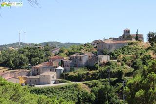 Casa en Montmaneu. Casa con gran terraza, garaje y almacén en la ribera dondara.