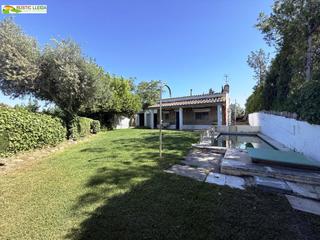 Xalet a Torres de Segre. Chalet de unos 107 m2 con jardín de unos 406 m2 en la reserva na