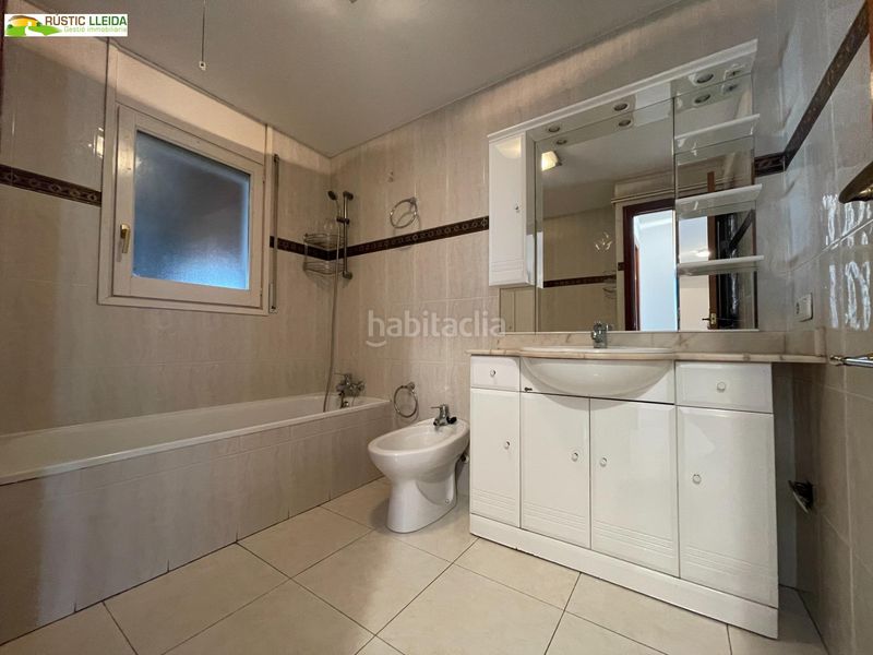 Foto 2c8bf410-da1f-41d5-9ca5-05bef833f70b. Pis amb aparcament a Mollerussa