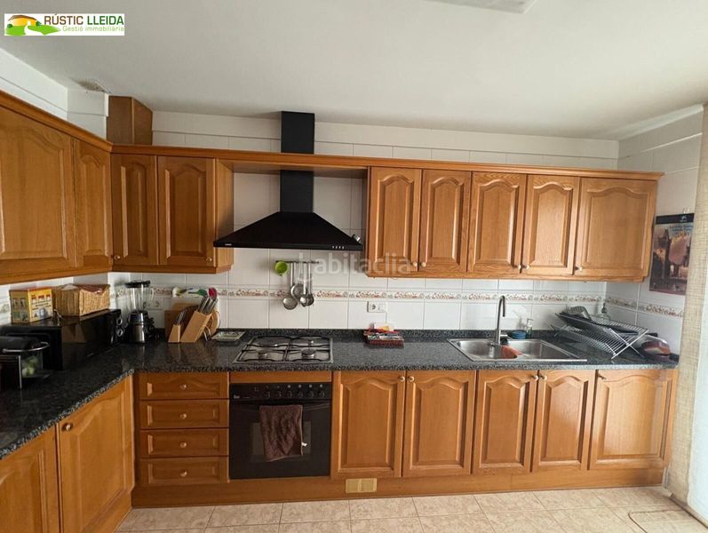 Foto 26693f29-a924-40a8-8716-61fa96e17847. Casa adossada amb aparcament a Castellserà