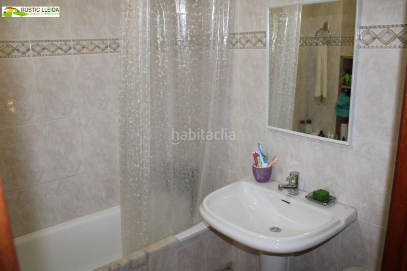 Foto 2af29dcf-6638-4928-9847-1fd69d41ea45. Casa adossada amb aparcament a Castellserà