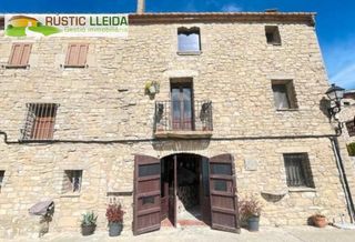 Haus in Forès. Exclusiva casa de piedra con negocio de restauracion y alojamien