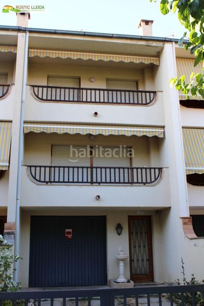 Foto 42817bde-ed69-4278-aff0-3bb944c44111. Casa adossada amb calefacció aparcament a Tàrrega