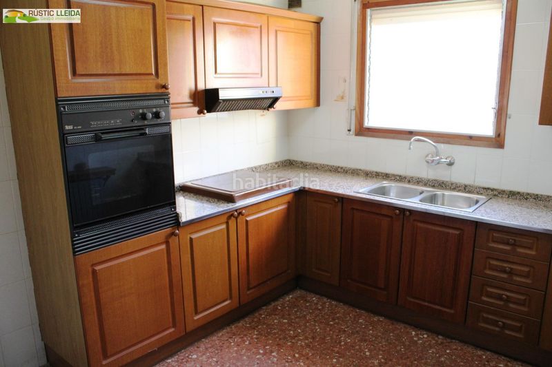 Foto 5e0472d8-08f1-4348-8691-47a0b5d08146. Casa adossada amb calefacció aparcament a Tàrrega