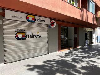 Geschäftsraum in Col·legis Nous. Amplios locales comerciales unidos en mollet