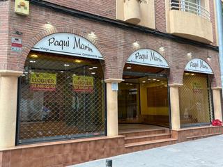Location Local commercial à Centre. Alquiler de local de 128m en pleno centro de santa coloma