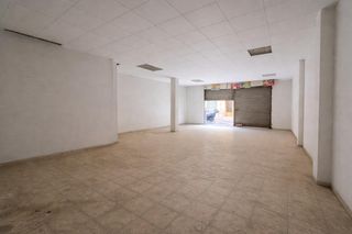Local Comercial en Centre. Local comercial con grandes posibilidades