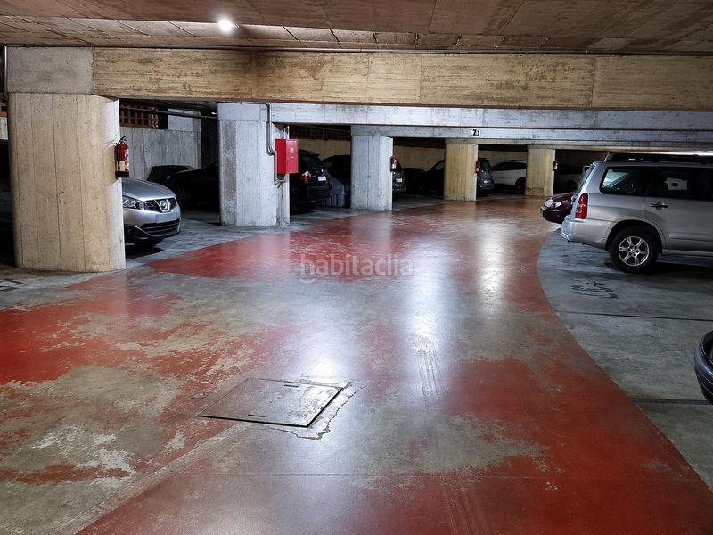 Foto 856d05d5-a3ed-41de-94f8-a8e031b46186. Aparcament cotxe a La Vila Olímpica del Poblenou Barcelona