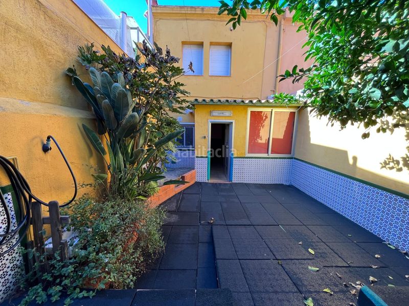Foto b6ce5fda-3f80-42d4-a3d4-e40d250c8b63. Casa amb calefacció aparcament a Centre Santa Coloma de Gramenet