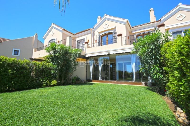 Foto 5043f65c-9ec3-44c5-b0b2-59282f5bd43a. Reihenhaus in calle del paraíso 13 in Cancelada Estepona