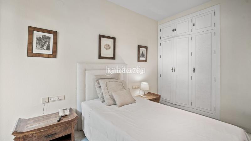 Foto 17df5f4b-a42a-40aa-8619-a8274a3f625c. Duplex dans urbanizacion Marbella real 269 dans La Carolina - Guadalpín Marbella