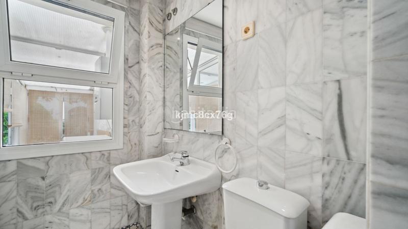 Foto a56c4a98-ca86-4aee-b3c2-4e83d1c3cada. Duplex dans urbanizacion Marbella real 269 dans La Carolina - Guadalpín Marbella
