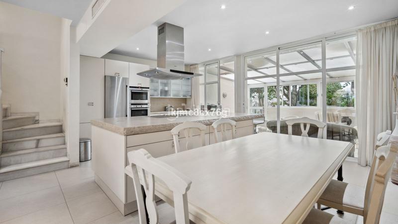 Foto f1e009bf-f47c-46d4-82a9-1a4a70aaafb5. Duplex dans urbanizacion Marbella real 269 dans La Carolina - Guadalpín Marbella