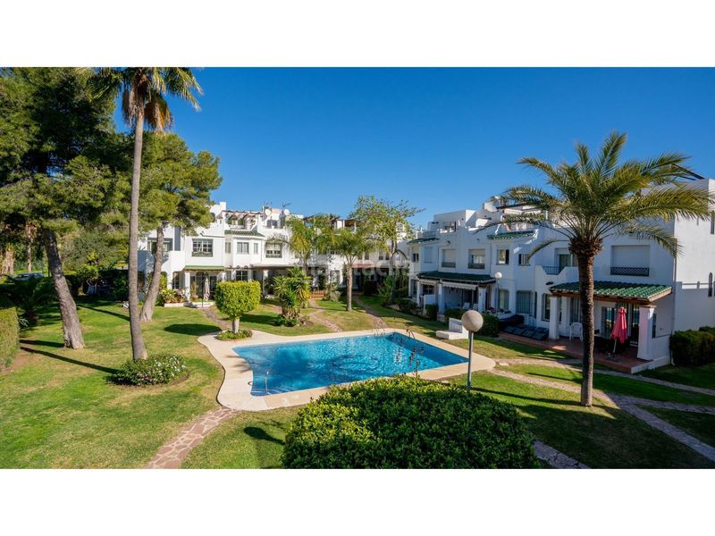 Foto ddb89626-368c-4e51-85ff-475478574468. Maison jumelée dans calle sirio 18 dans Los Naranjos Marbella