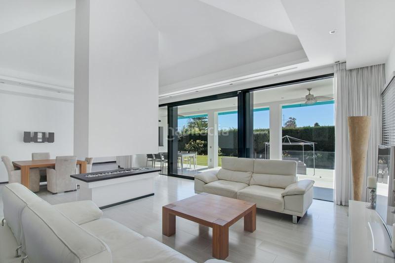 Foto 514a7e94-ab23-4866-8dbb-a30266f24b6c. Chalet en calle jorge guillén 1 en sierra de Estepona - avda. de andalucía Estepona